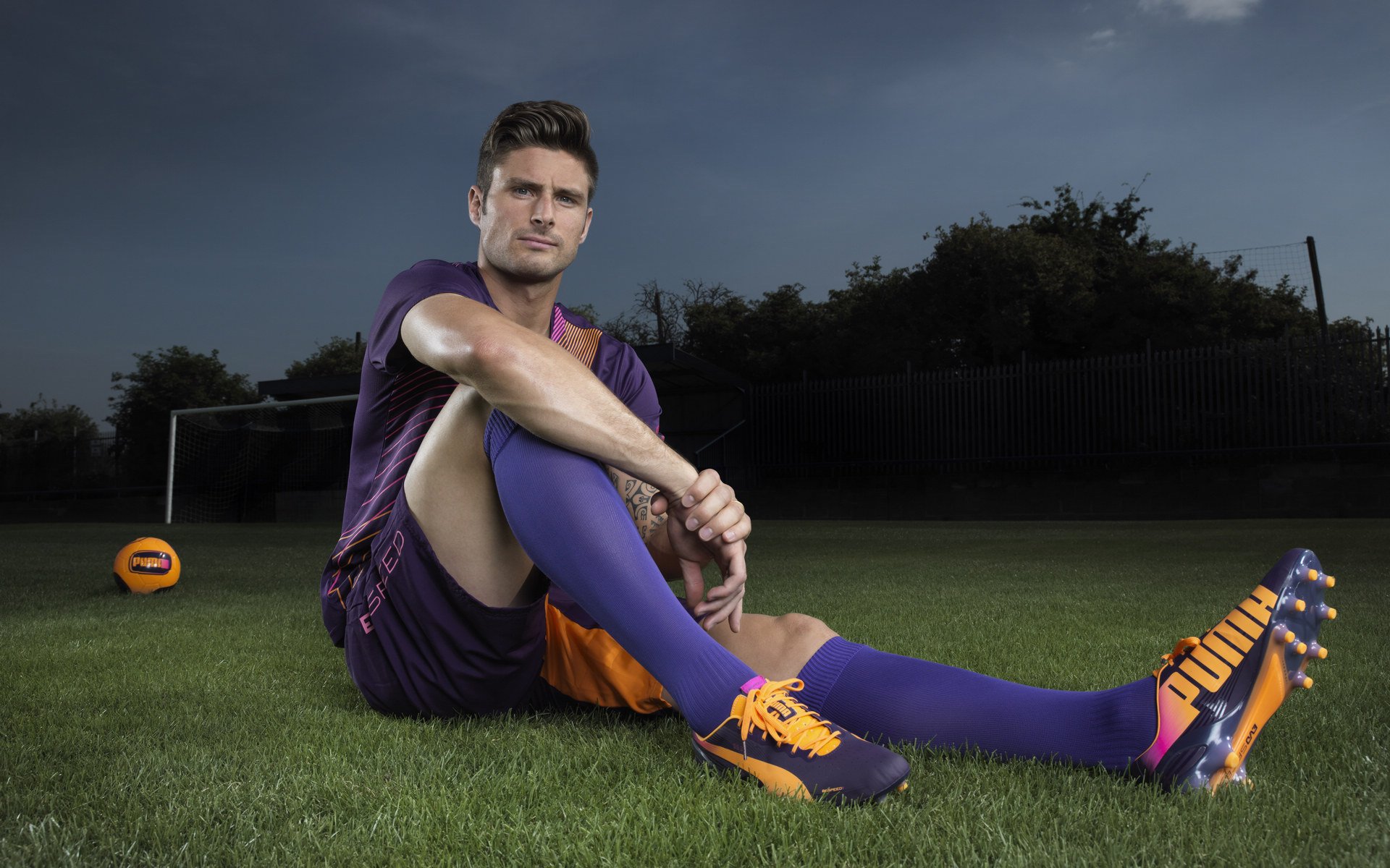 火箭球员带队参观航天城，拓展少年科学视野，火箭展厅